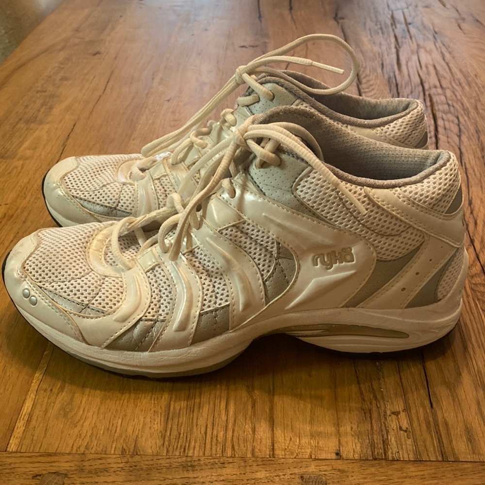 Ladies Ryka Studio Aerobic Shoes. Size 8.